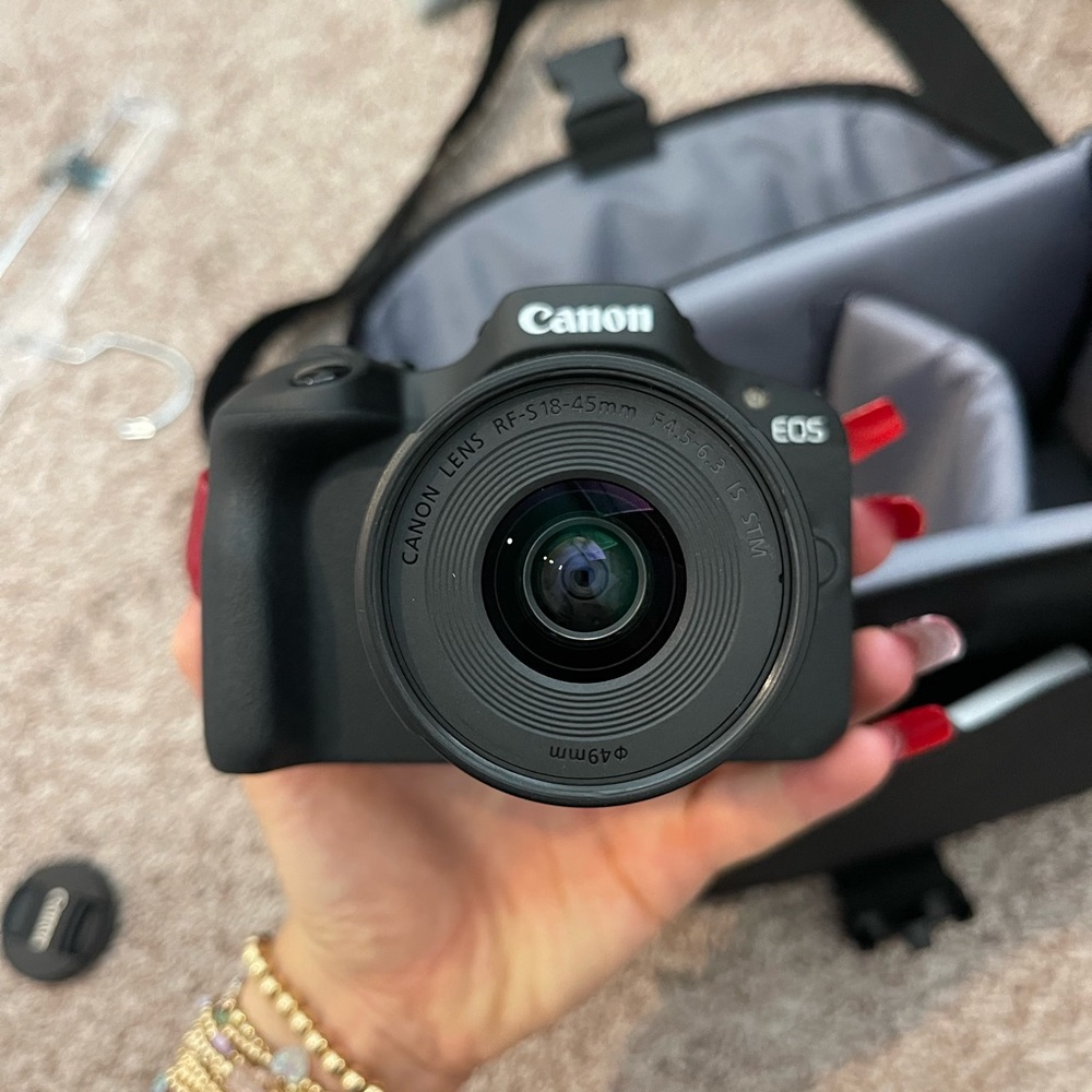 Canon Camera - Picture 16 of 17